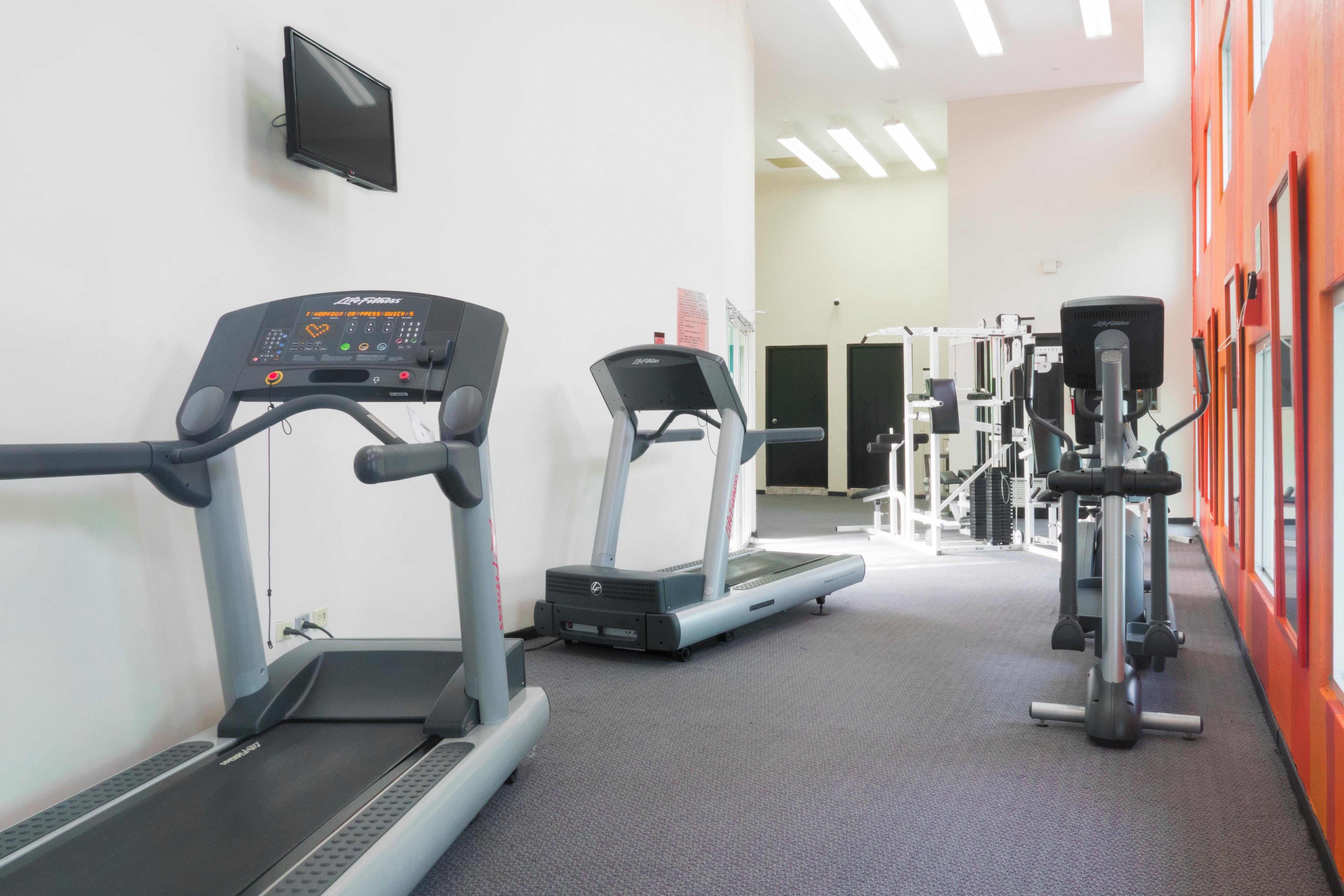 ホリデイ イン モンテレイ パルケ フンディドーラ モンテレー エクステリア 写真 The gym at the University of Brighton