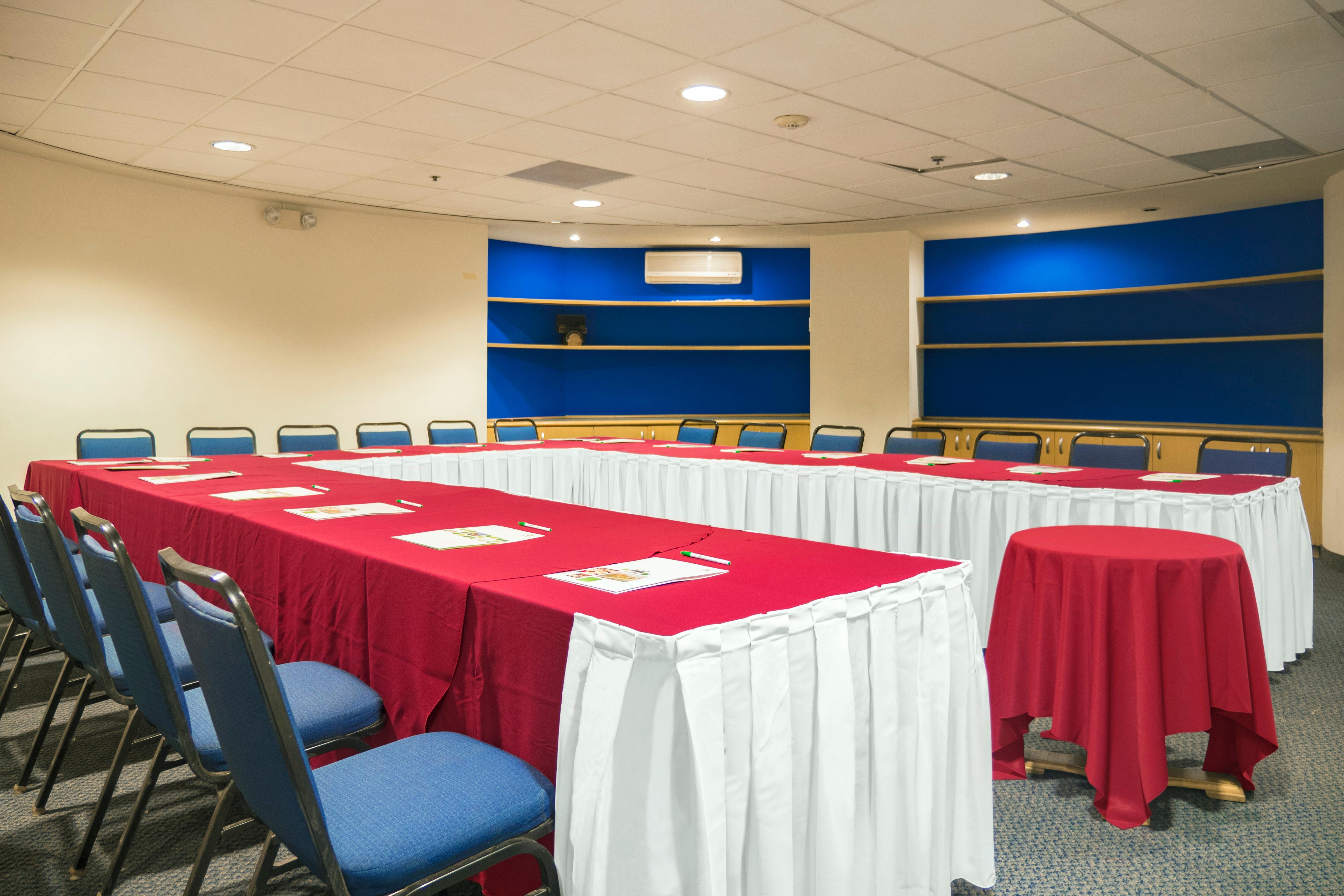 ホリデイ イン モンテレイ パルケ フンディドーラ モンテレー エクステリア 写真 Meeting room