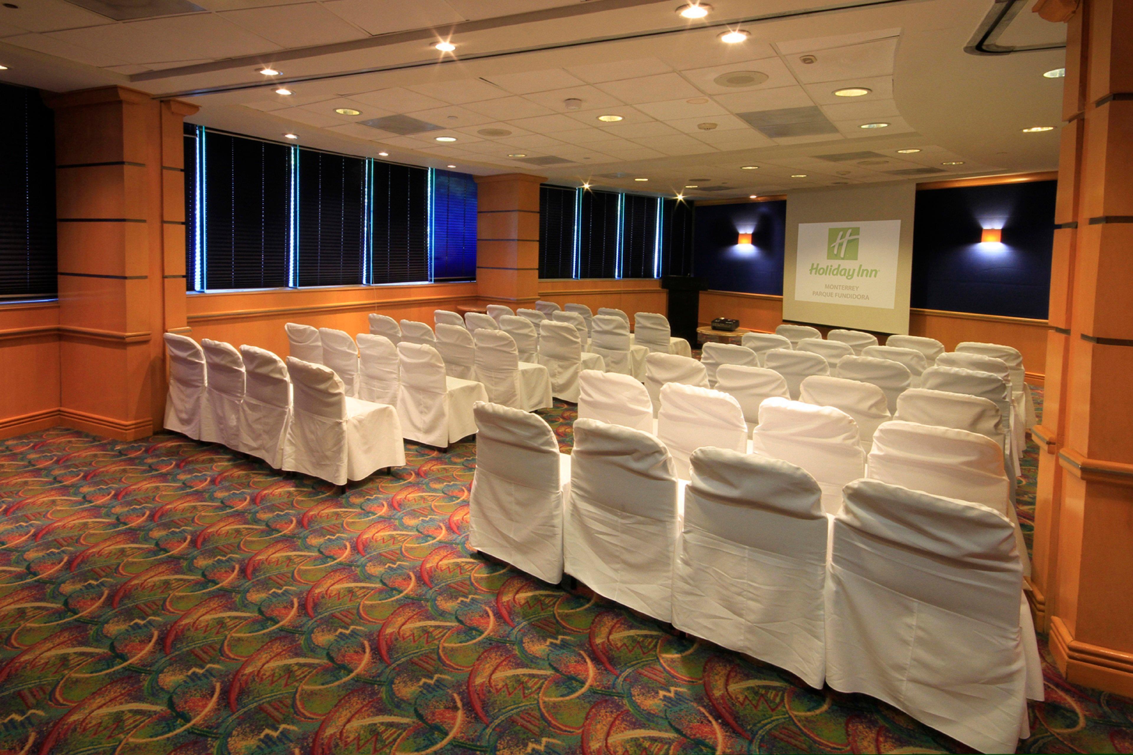 ホリデイ イン モンテレイ パルケ フンディドーラ モンテレー エクステリア 写真 A typical meeting room
