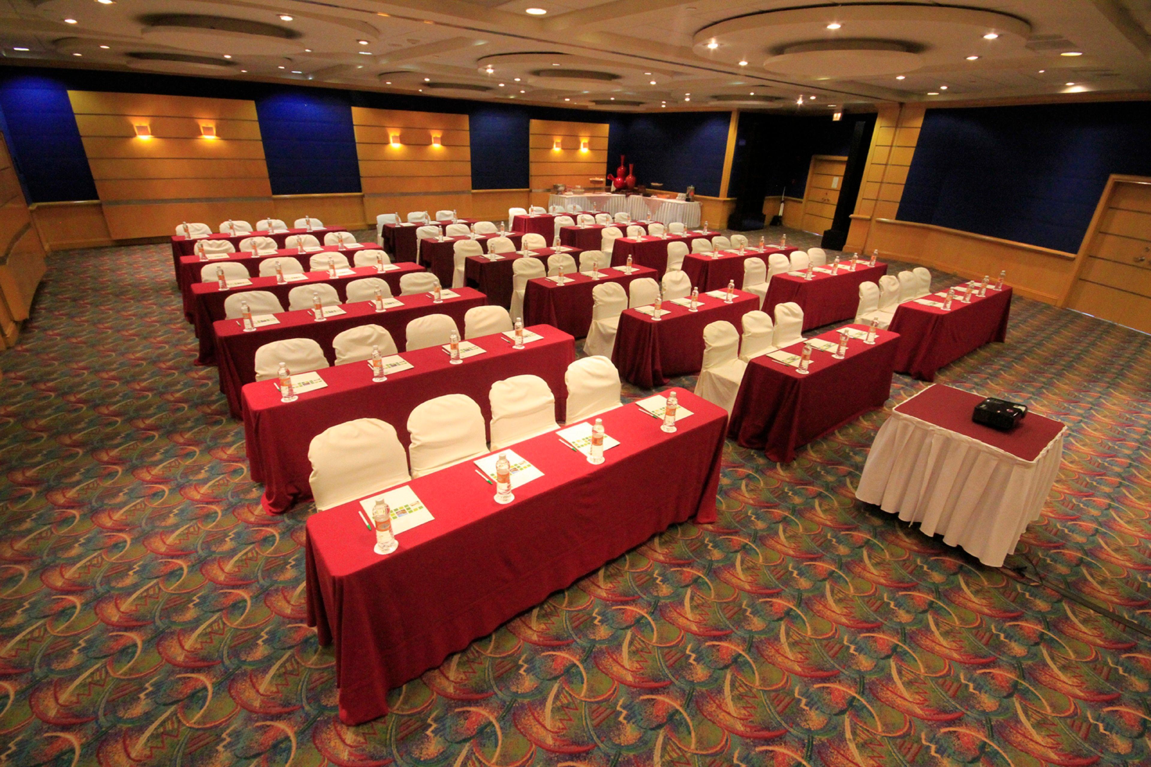 ホリデイ イン モンテレイ パルケ フンディドーラ モンテレー エクステリア 写真 A meeting room at a hotel