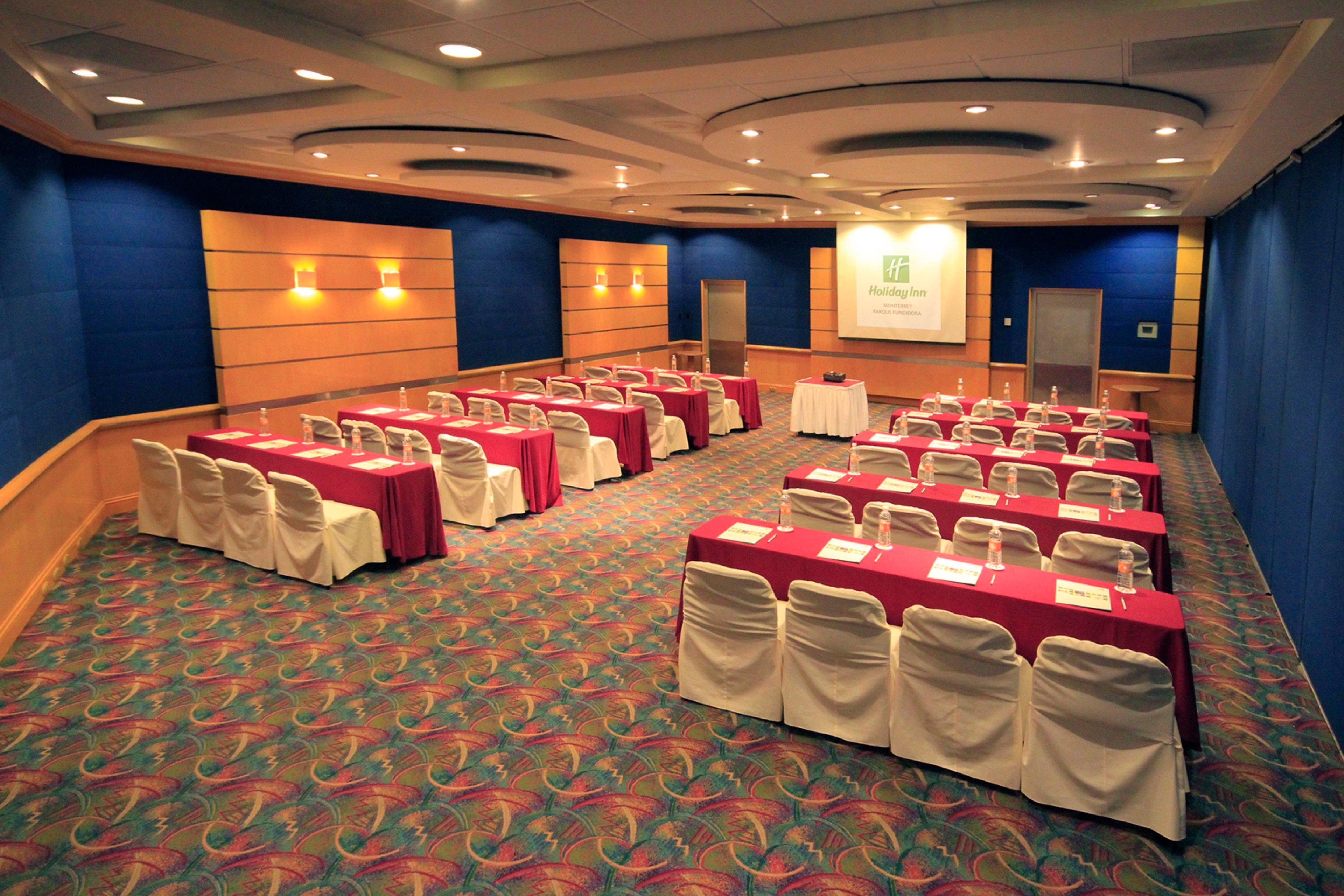 ホリデイ イン モンテレイ パルケ フンディドーラ モンテレー エクステリア 写真 A typical meeting room