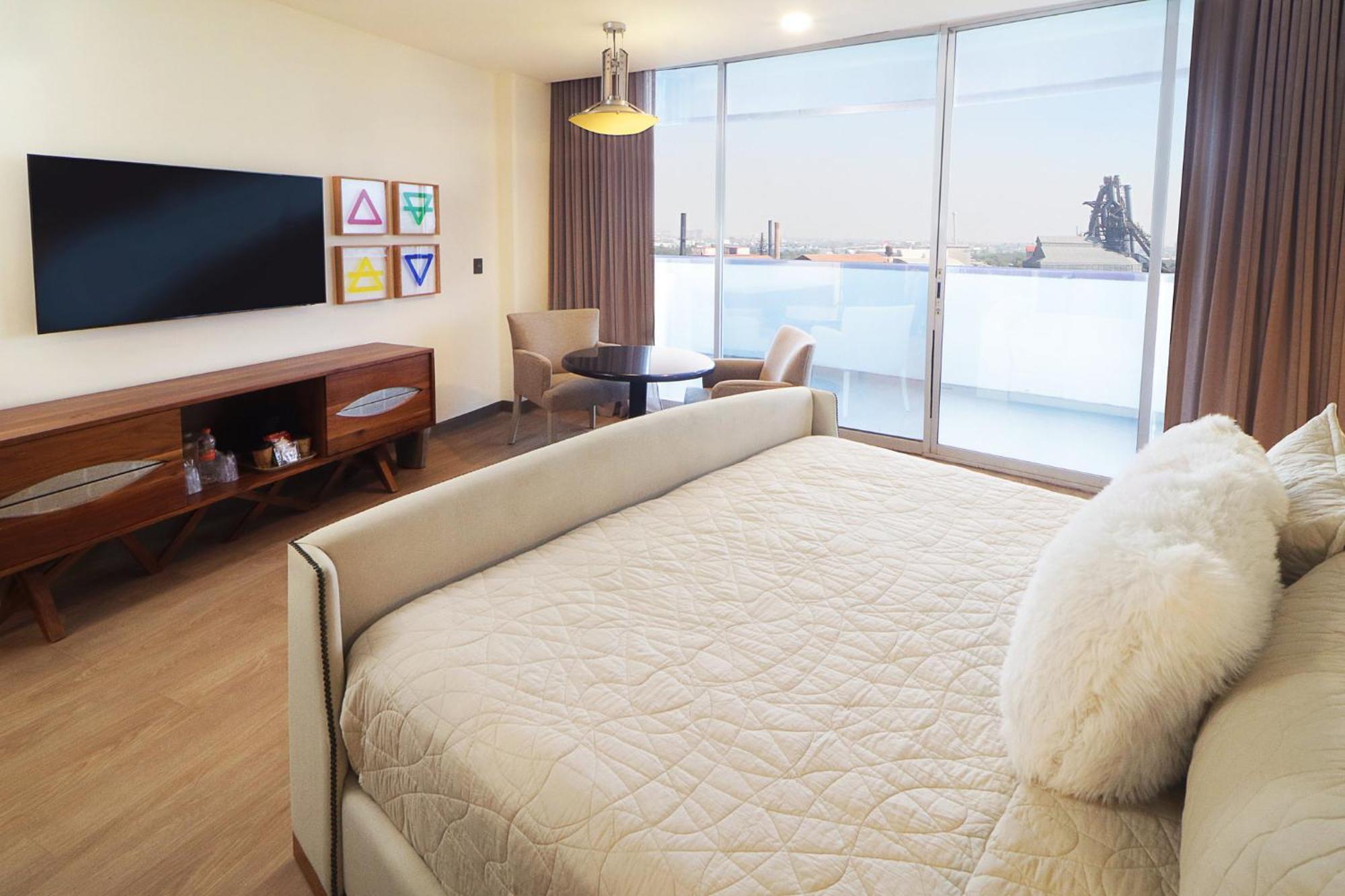 ホリデイ イン モンテレイ パルケ フンディドーラ モンテレー エクステリア 写真 A room at the hotel