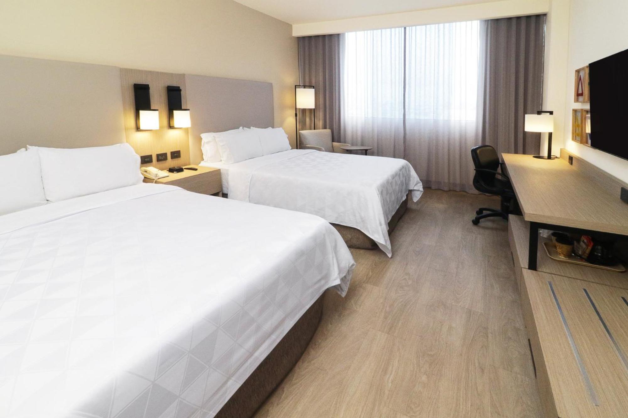 ホリデイ イン モンテレイ パルケ フンディドーラ モンテレー エクステリア 写真 A room at the hotel